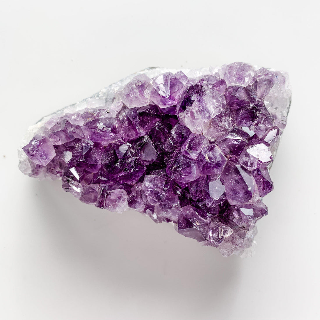 Mitos y hechos de la amatista: siéntete mejor con este cuarzo - Alhumo Sacred Smokes