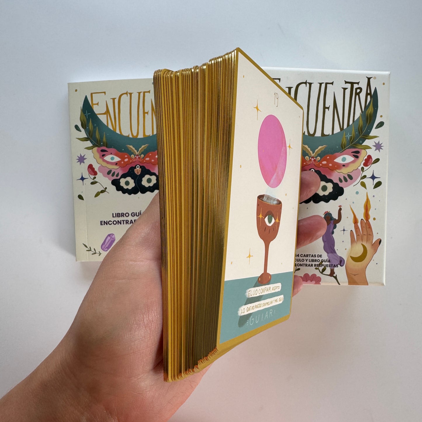 Oráculo Encuentra - 44 cartas y libro guía para encontrar respuestas